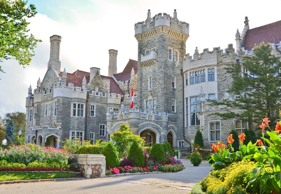 Midtown Toronto is home to Casa Loma, one of the main historic attractions in the city