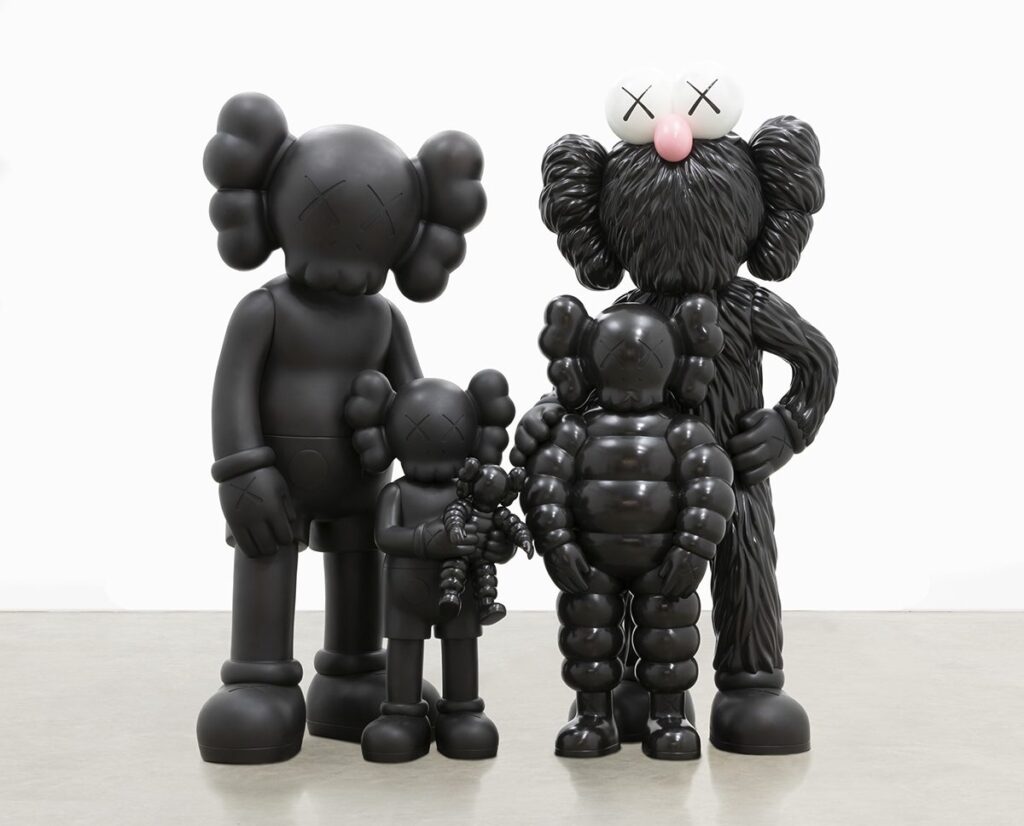 AGO-KAWS-FAMILY-2021
