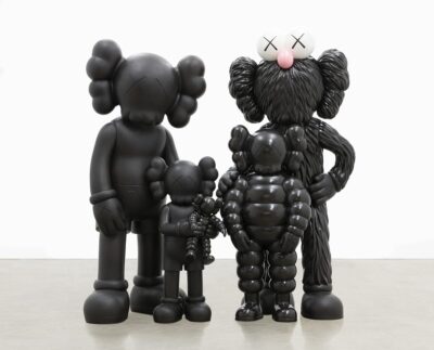AGO-KAWS-FAMILY-2021