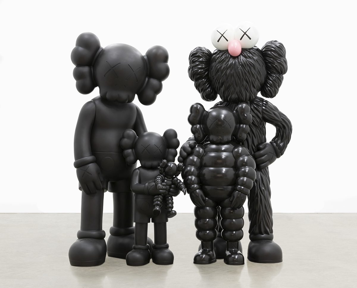 AGO-KAWS-FAMILY-2021