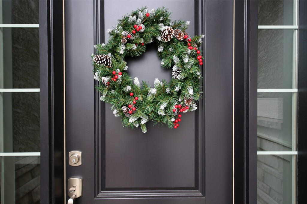 christmas decor in the front door